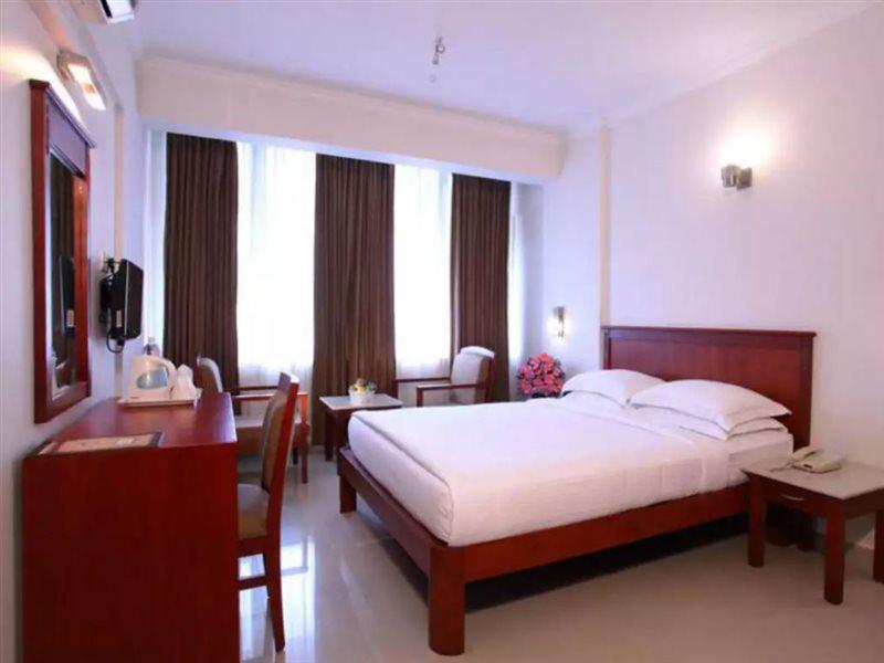 Hotel Pooram International Thrissur Exterior foto