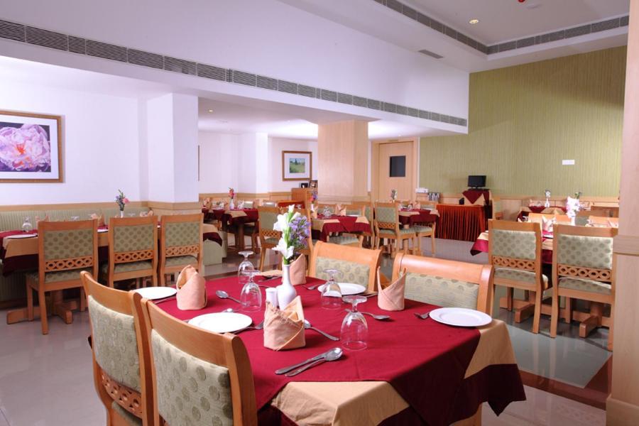 Hotel Pooram International Thrissur Exterior foto