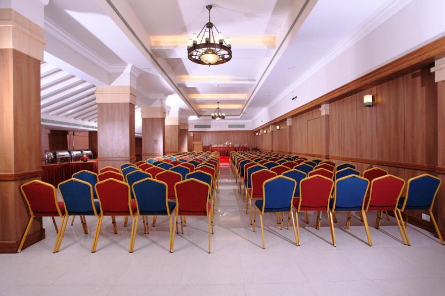 Hotel Pooram International Thrissur Exterior foto